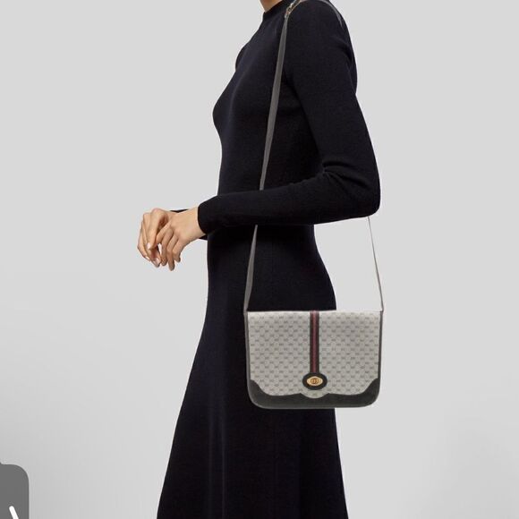 Gucci vintage navy micro Gg and black leather bag - Picture 16 of 16